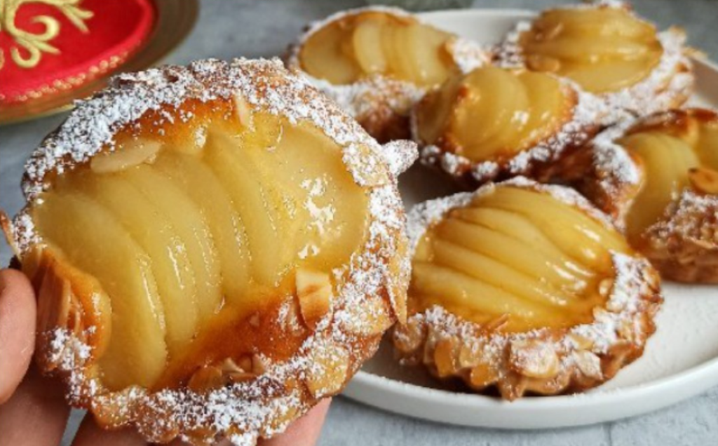 Mini crostate di mele: il dessert perfetto e gustoso se non avete tempo