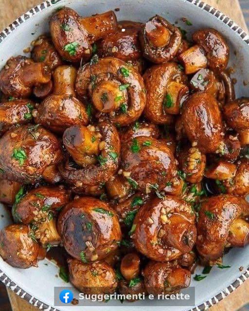 Funghi al forno con aglio – Un contorno aromatico e salutare”