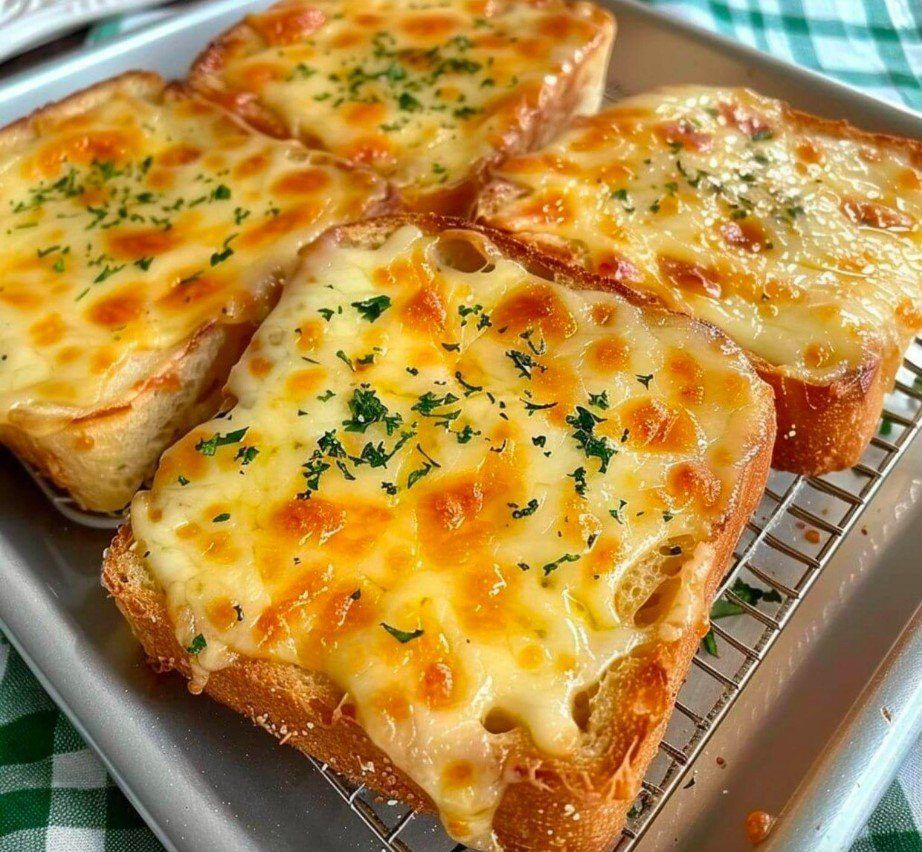Toast texano con formaggio Toast texano con formaggio – una delizia deliziosamente gustosa Toast texano con formaggio