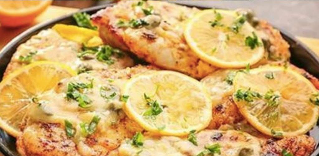 Pollo cremoso al limone: bastano meno di 30 minuti e una sola padella!
