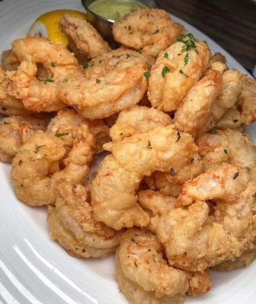 Questa ricetta di gamberetti fritti del sud è facile, deliziosa, super facile da preparare. Croccante fuori e piena di sapore.