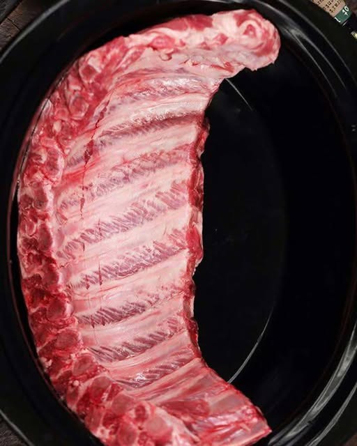 Ottieni delle costolette così buone da una pentola a cottura lenta che potresti dover rinunciare alla griglia